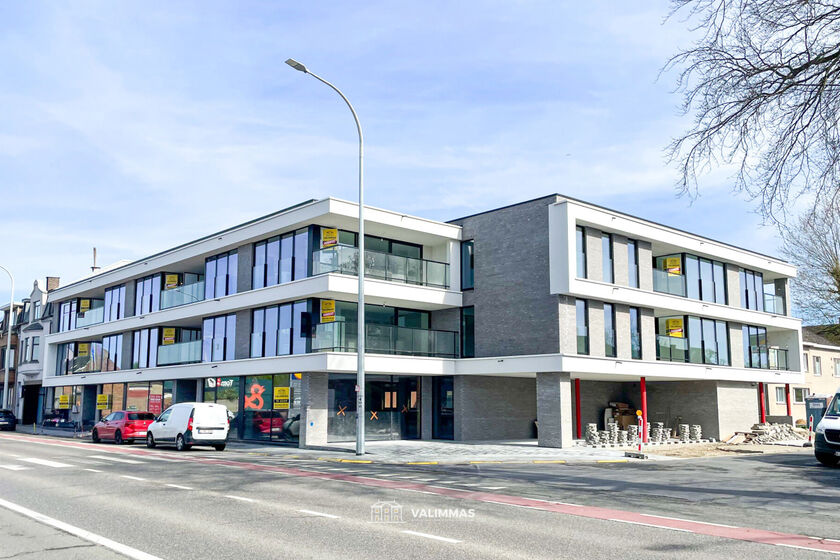 Commercieel gelijkvloers te koop in Asse