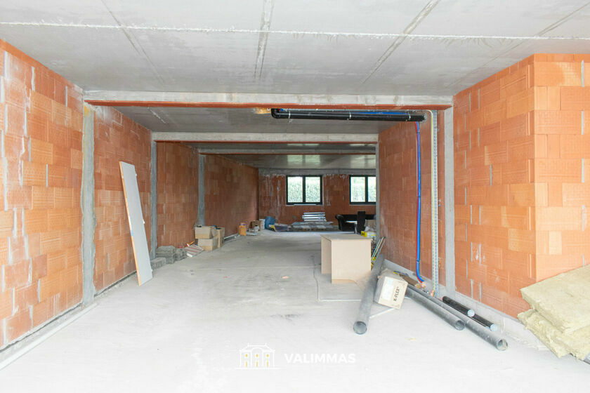 Commercieel gelijkvloers te koop in Asse
