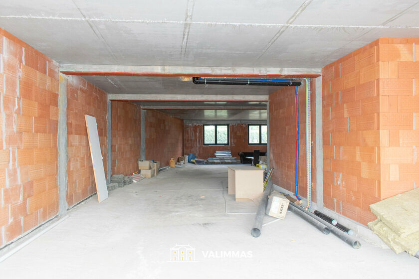 Commercieel gelijkvloers te koop in Asse