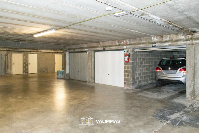 Gesloten garagebox te koop in Asse