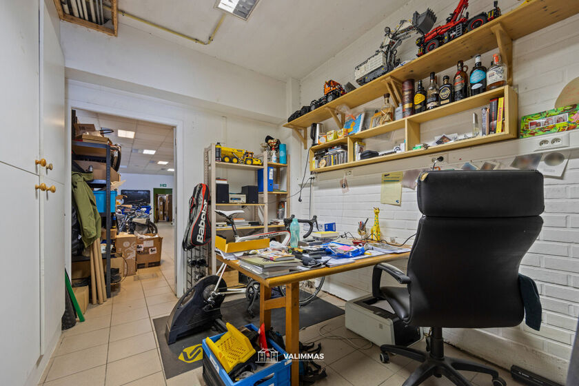 Immeuble à usage multiple à vendre à Asse