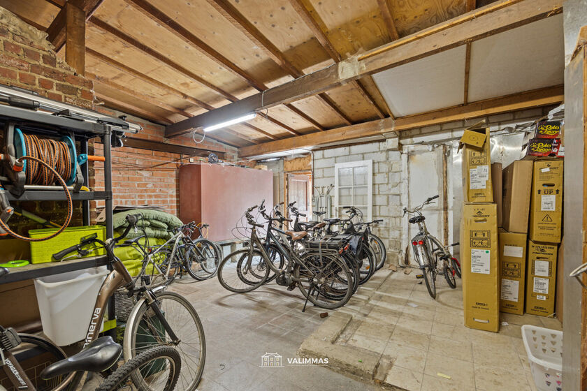 Immeuble à usage multiple à vendre à Asse