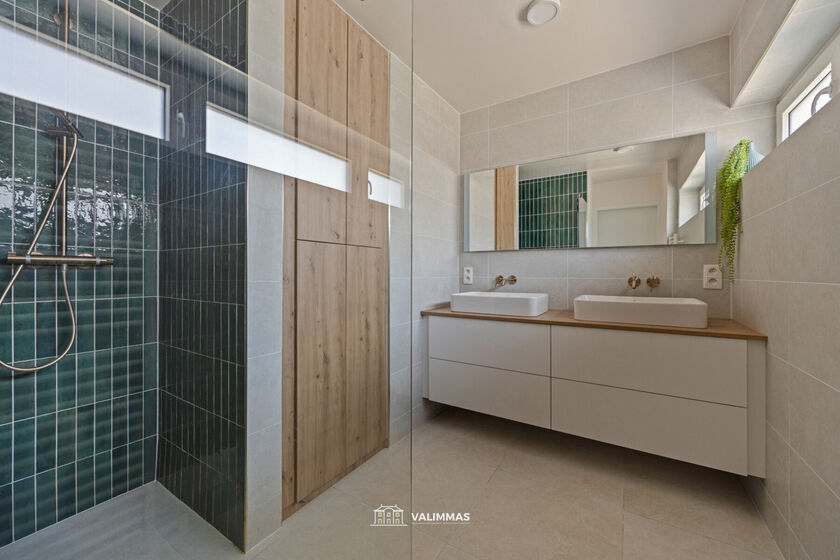 Immeuble à usage multiple à vendre à Asse