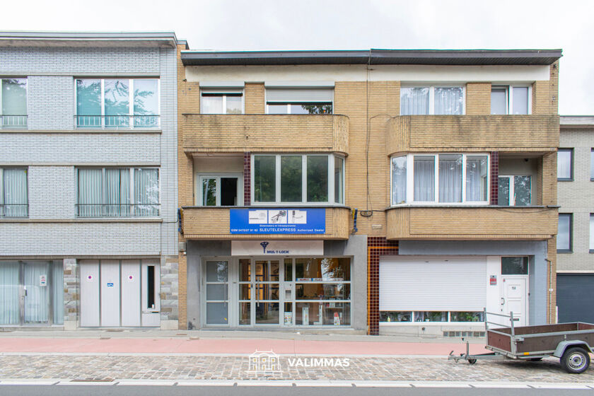 Immeuble à usage multiple à vendre à Asse