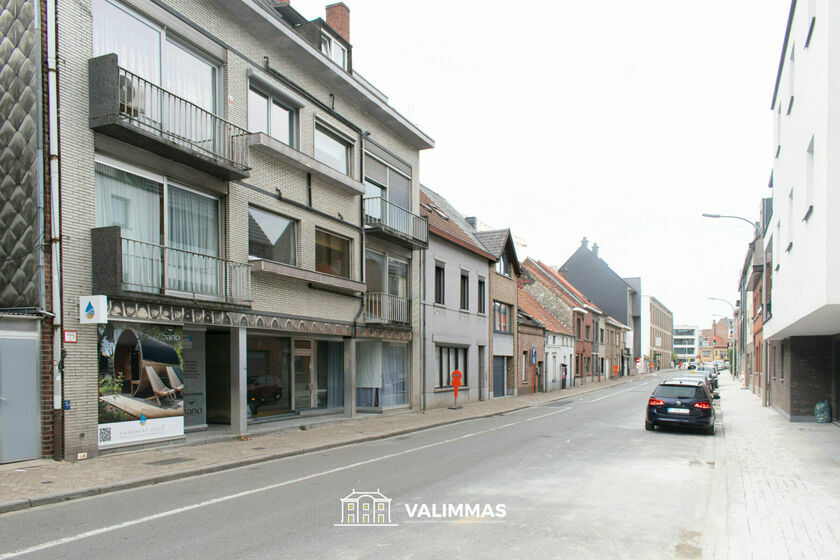 Immeuble à usage multiple à vendre à Asse