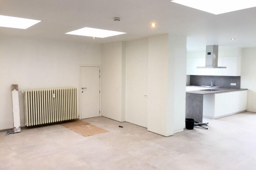 Rez-de-chaussée à louer à Asse
