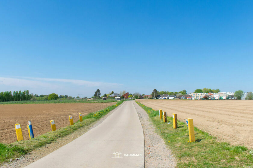 Terrain agricole à vendre à Asse