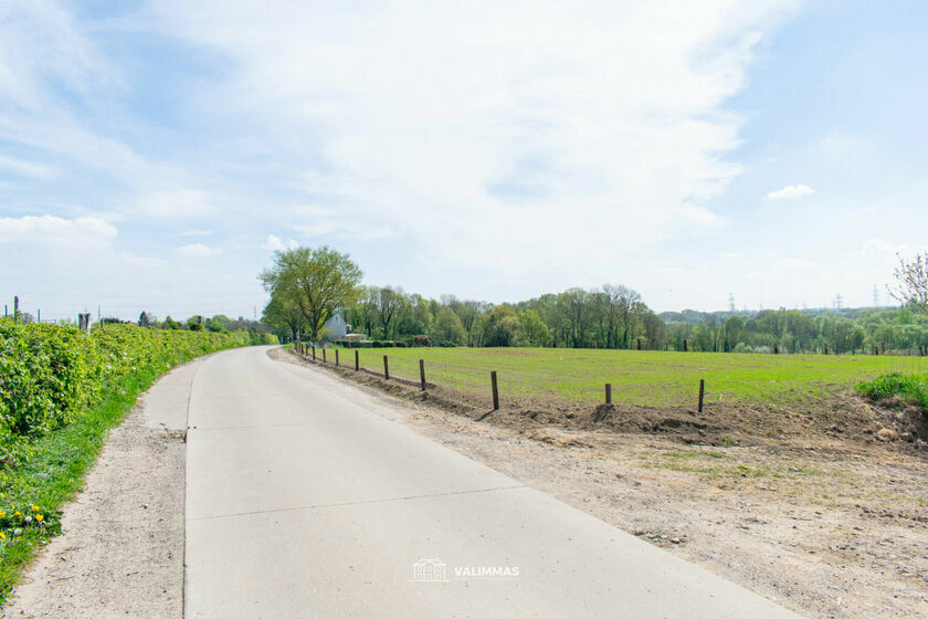 Terrain agricole à vendre à Asse